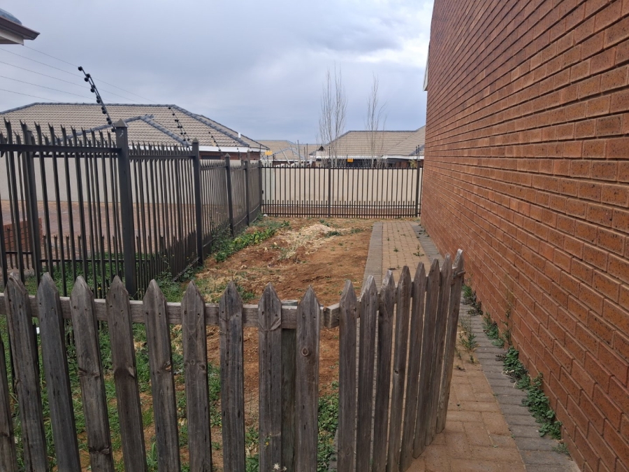 To Let 3 Bedroom Property for Rent in Hillside Free State